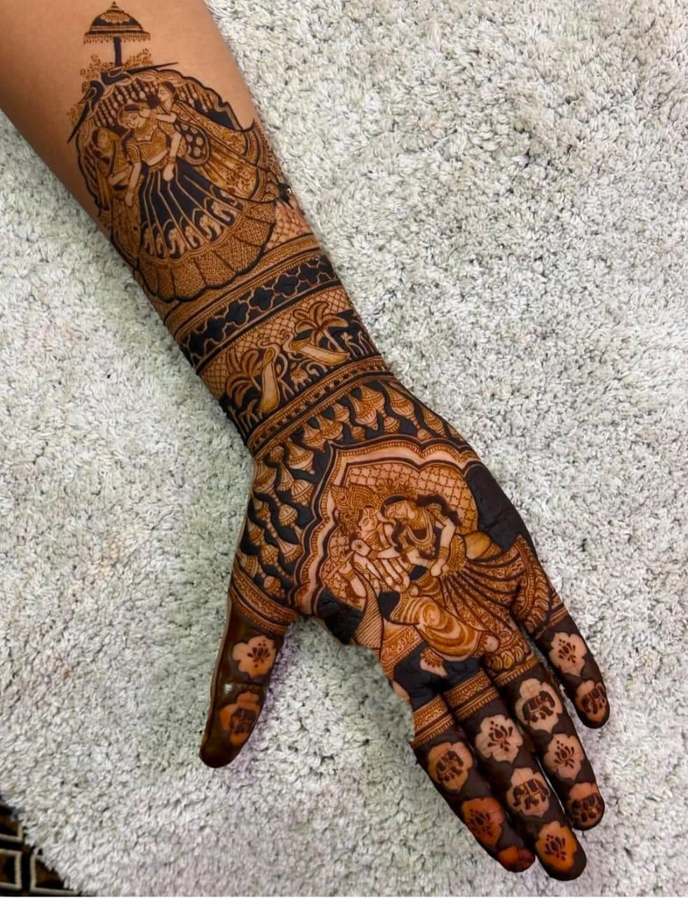 Home Mehendi Service in Delhi – Everything You Need to Know